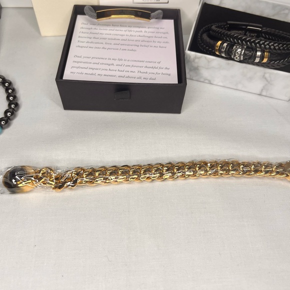 Accessories Lot - Picture 7 of 8